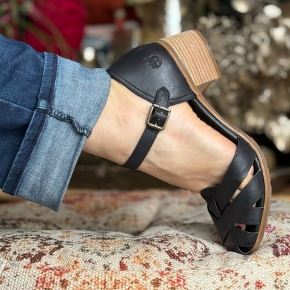 Leather fisherman style ankle strap Mary Jane